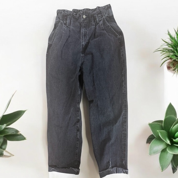Abercrombie & Fitch Mom Jeans Size 6R - Picture 1 of 2